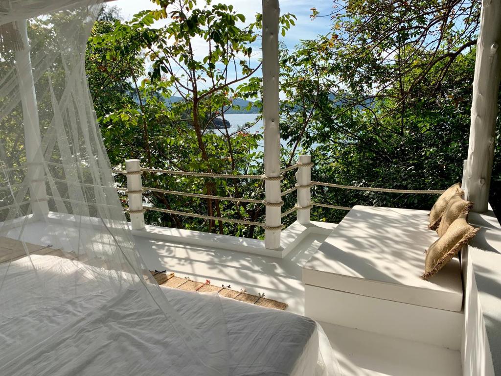Coconut Beach Bungalows – Koh Phangan